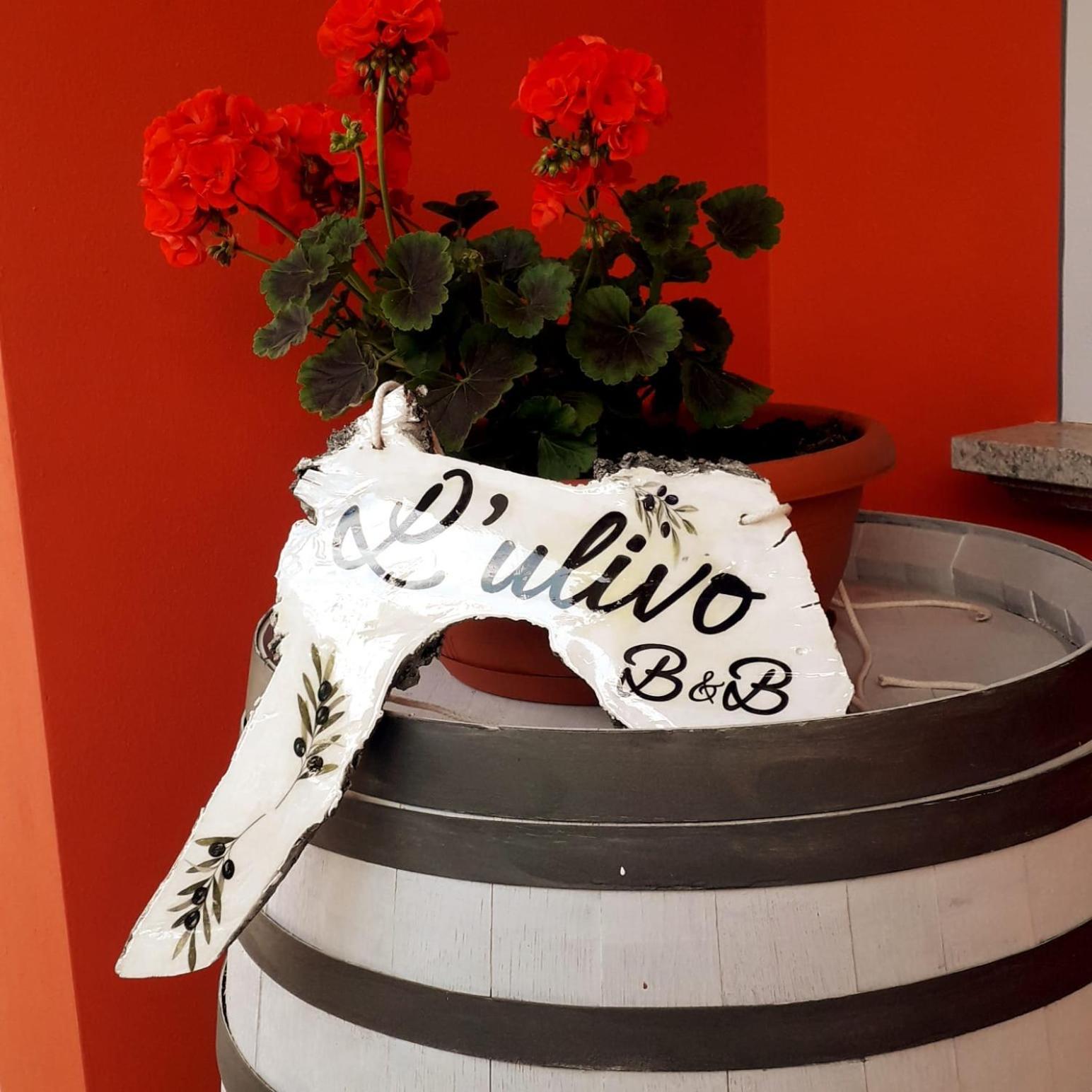 Beb Ulivo Bed & Breakfast Santa Giuletta Екстериор снимка